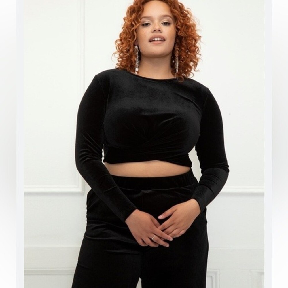 NWT ELOQUII Elements Black Velvet Wrap Front Crop Top in Women's Size 18